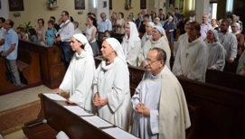 190814 Gelübde in Oradea (Veronika, Sr. Maria  Zsuzsanna, Fr. László) (klein)